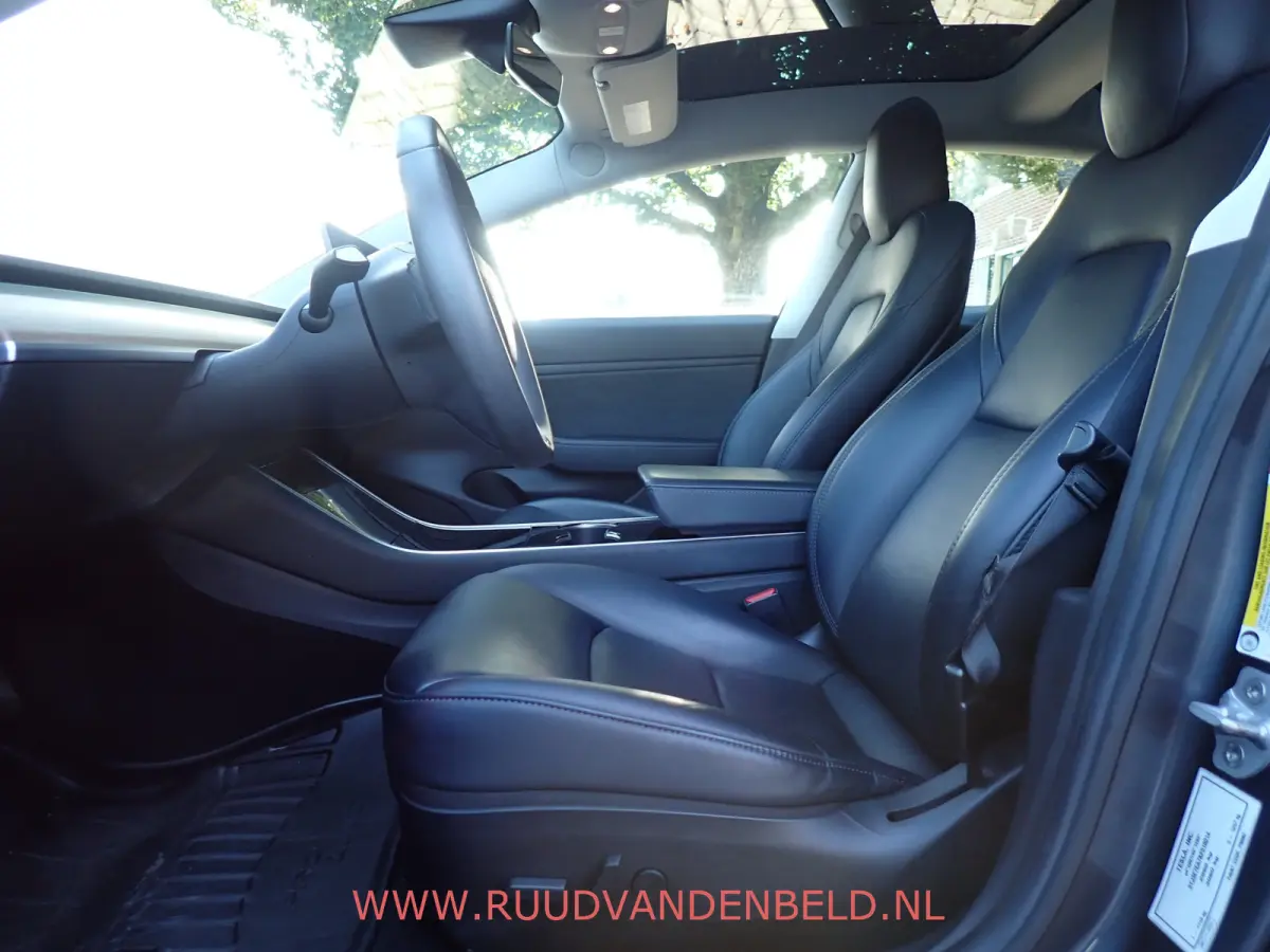 SR+ RWD 60 kWh SOH 86% / TREKHAAK / PANODAK / 19'' SPORT / AUTOPILOT
