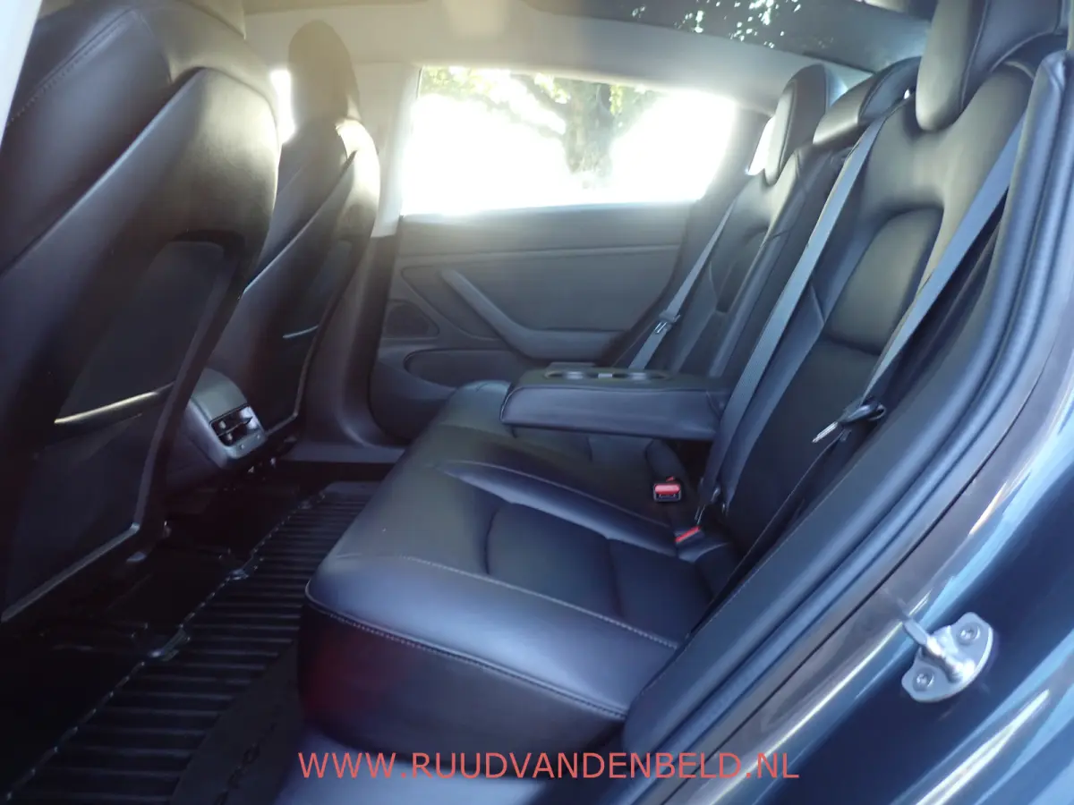 SR+ RWD 60 kWh SOH 86% / TREKHAAK / PANODAK / 19'' SPORT / AUTOPILOT