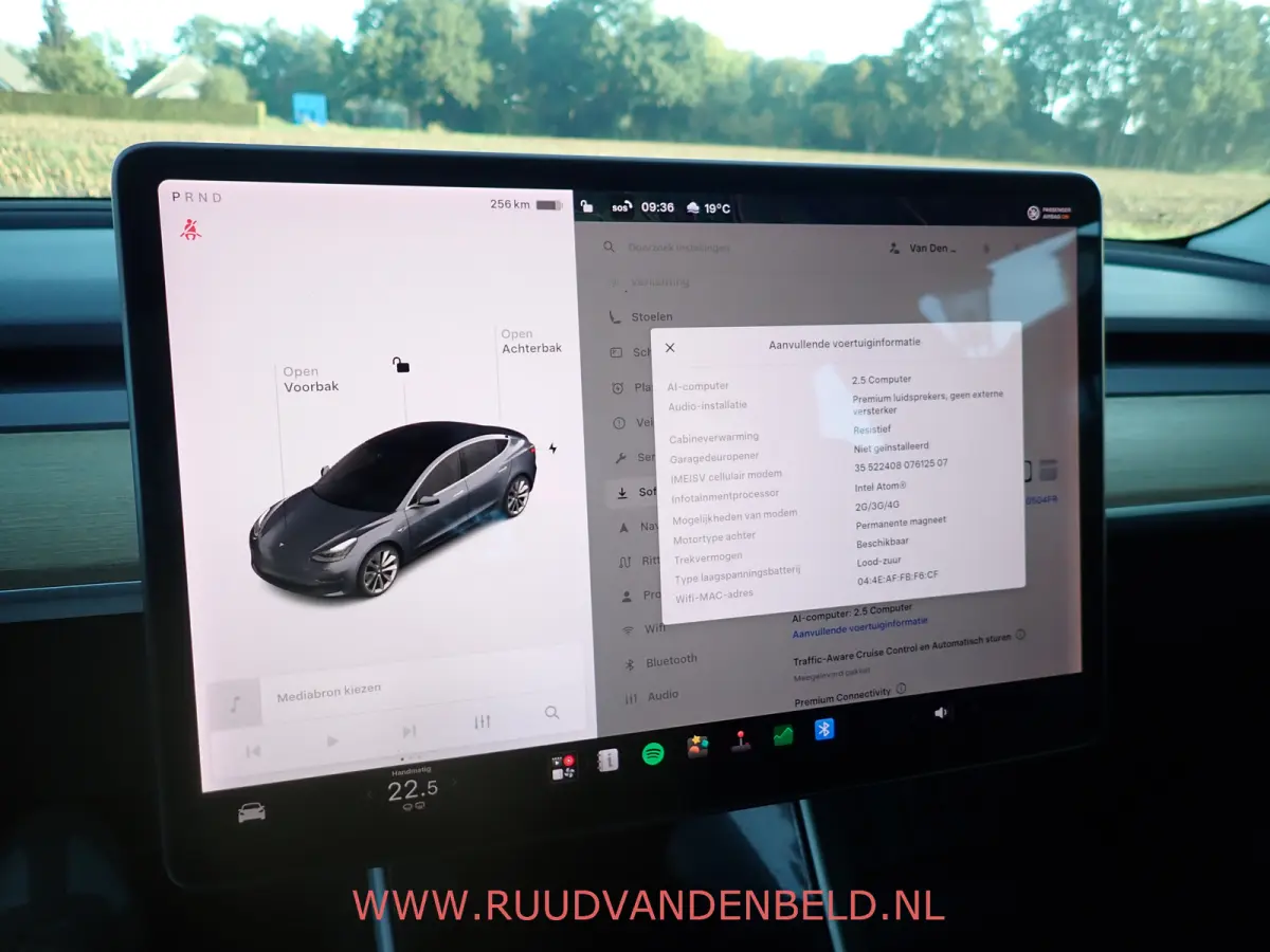 SR+ RWD 60 kWh SOH 86% / TREKHAAK / PANODAK / 19'' SPORT / AUTOPILOT