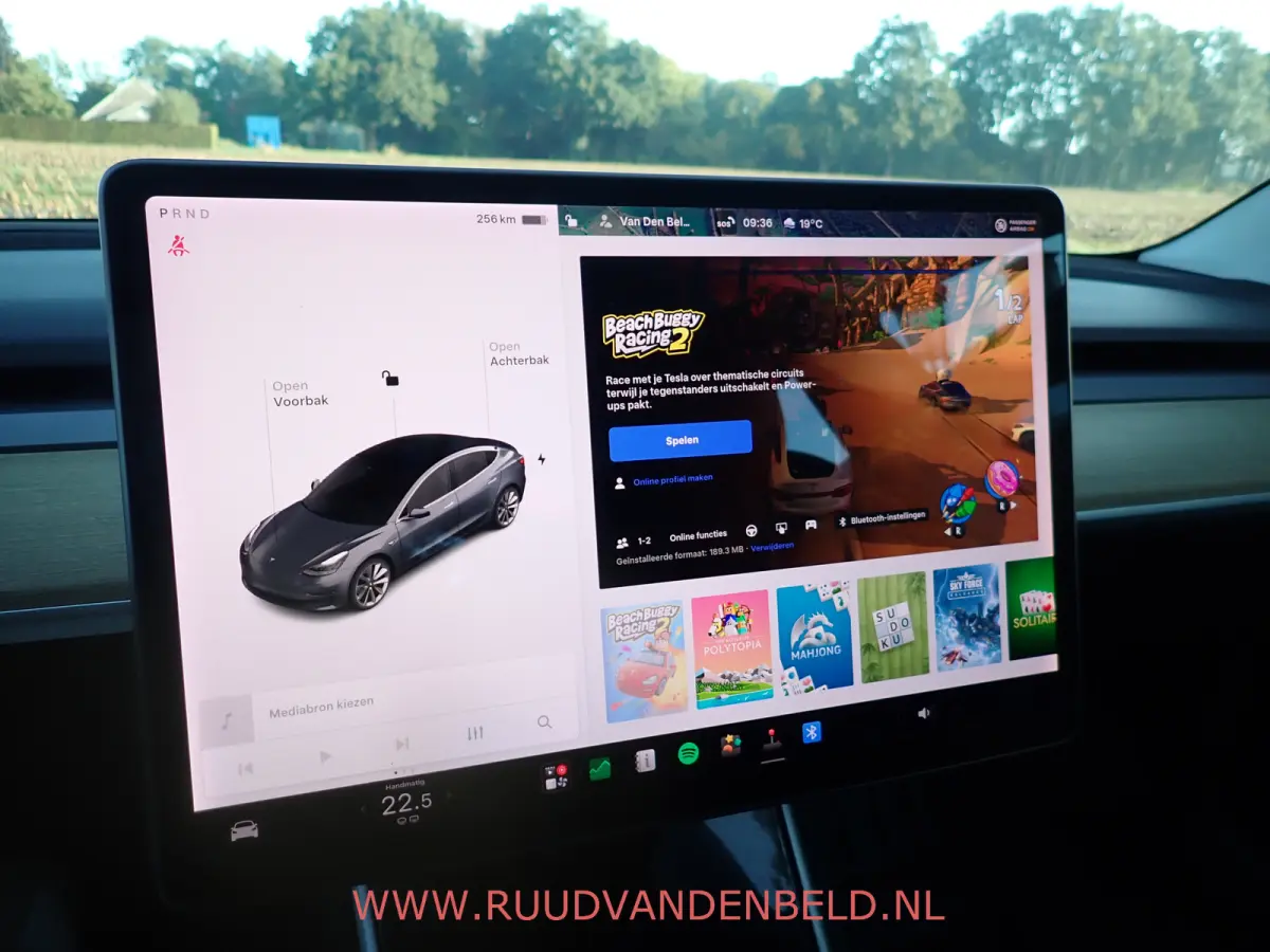 SR+ RWD 60 kWh SOH 86% / TREKHAAK / PANODAK / 19'' SPORT / AUTOPILOT