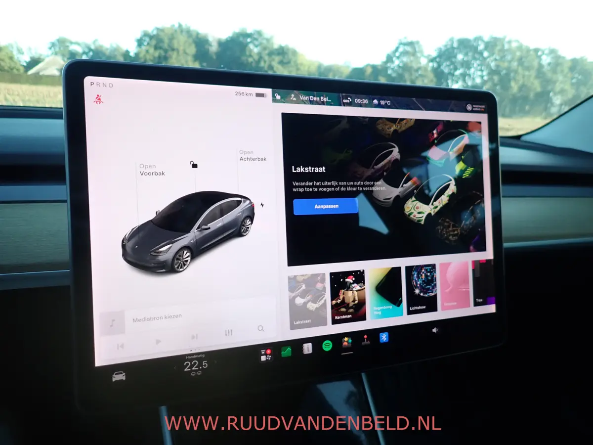 SR+ RWD 60 kWh SOH 86% / TREKHAAK / PANODAK / 19'' SPORT / AUTOPILOT