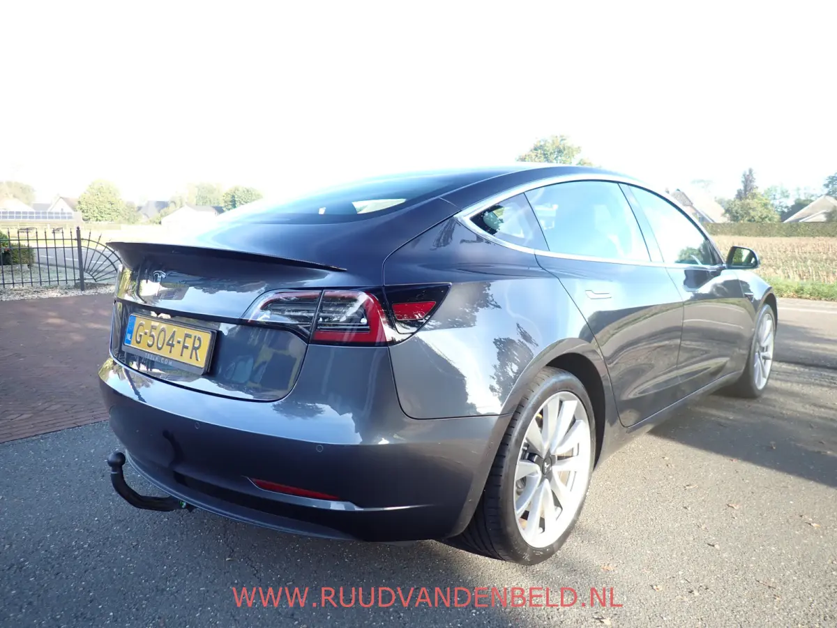 SR+ RWD 60 kWh SOH 86% / TREKHAAK / PANODAK / 19'' SPORT / AUTOPILOT