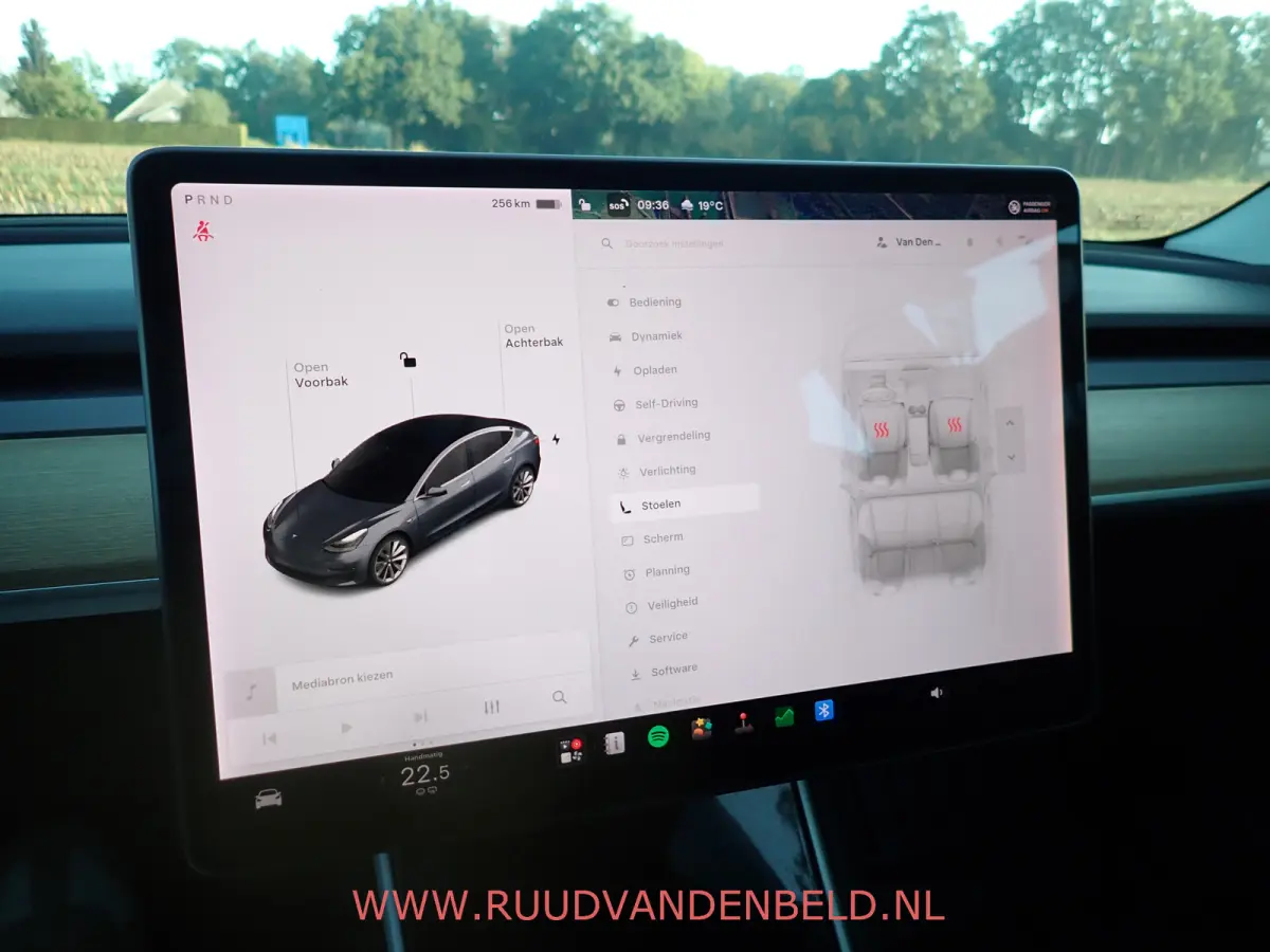 SR+ RWD 60 kWh SOH 86% / TREKHAAK / PANODAK / 19'' SPORT / AUTOPILOT