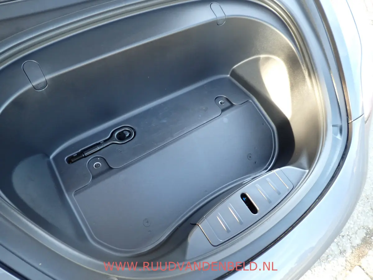 SR+ RWD 60 kWh SOH 86% / TREKHAAK / PANODAK / 19'' SPORT / AUTOPILOT