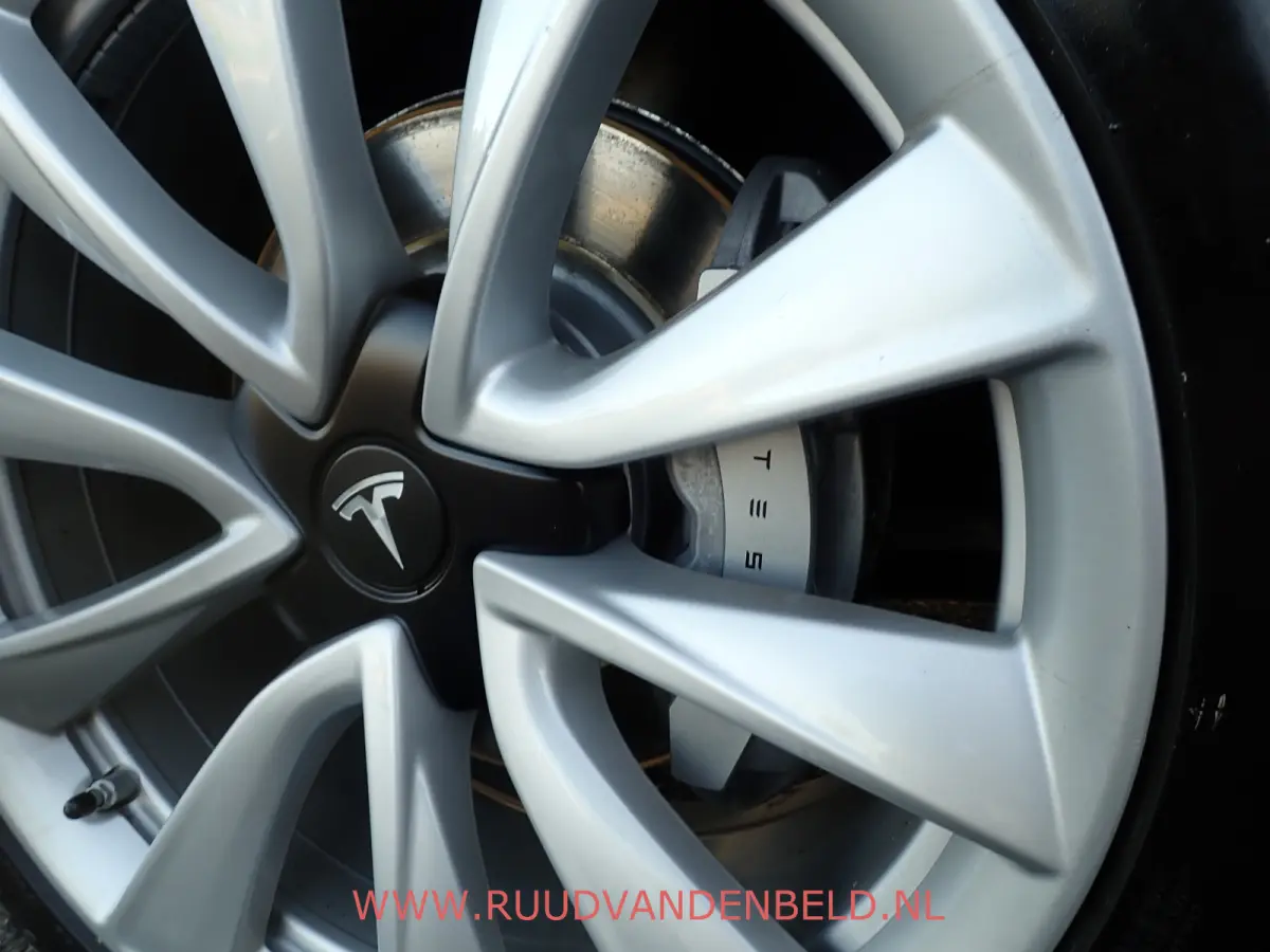 SR+ RWD 60 kWh SOH 86% / TREKHAAK / PANODAK / 19'' SPORT / AUTOPILOT