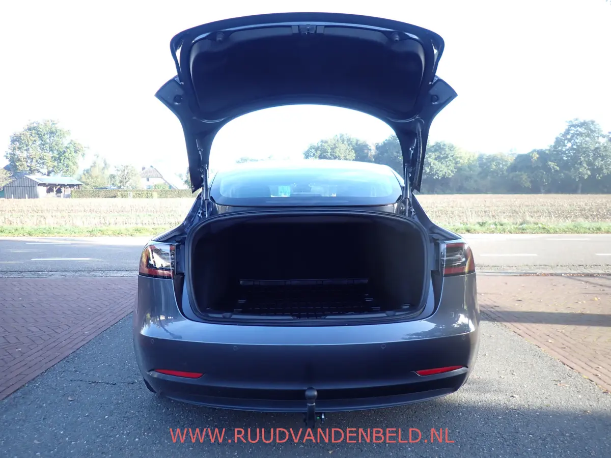 SR+ RWD 60 kWh SOH 86% / TREKHAAK / PANODAK / 19'' SPORT / AUTOPILOT