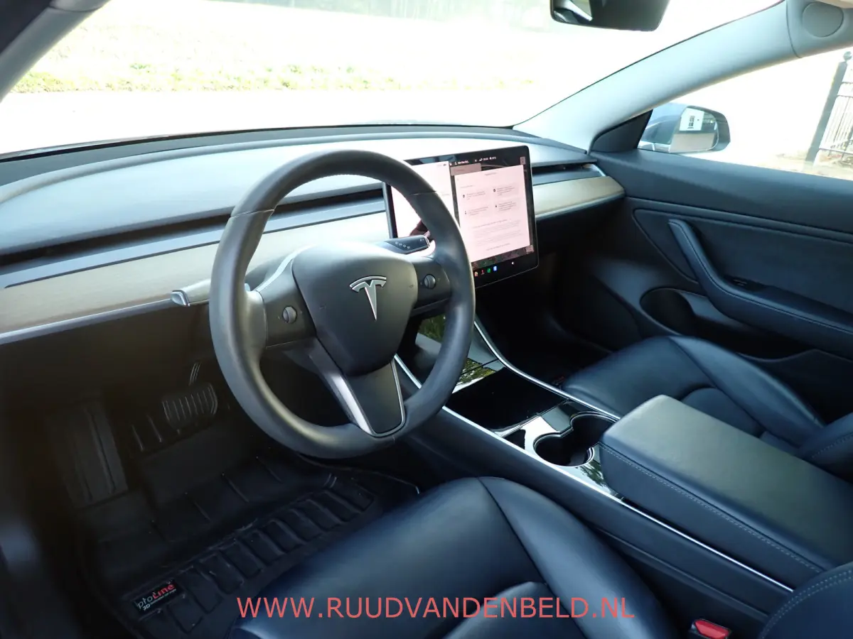 SR+ RWD 60 kWh SOH 86% / TREKHAAK / PANODAK / 19'' SPORT / AUTOPILOT