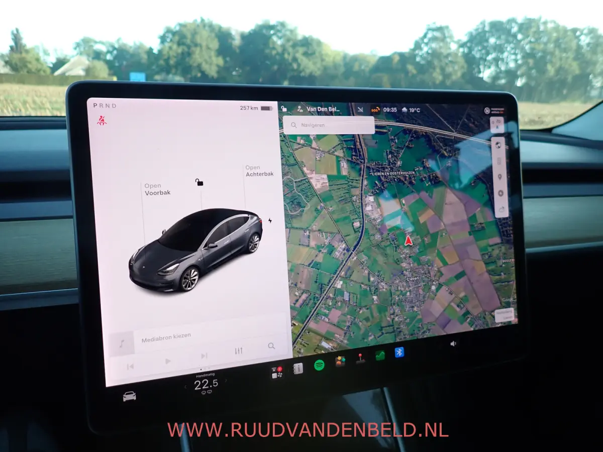 SR+ RWD 60 kWh SOH 86% / TREKHAAK / PANODAK / 19'' SPORT / AUTOPILOT