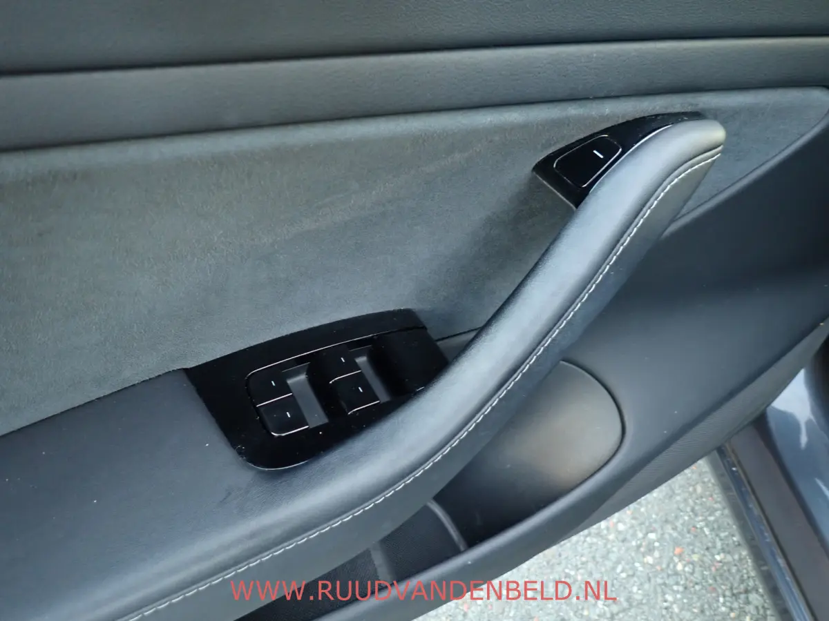 SR+ RWD 60 kWh SOH 86% / TREKHAAK / PANODAK / 19'' SPORT / AUTOPILOT