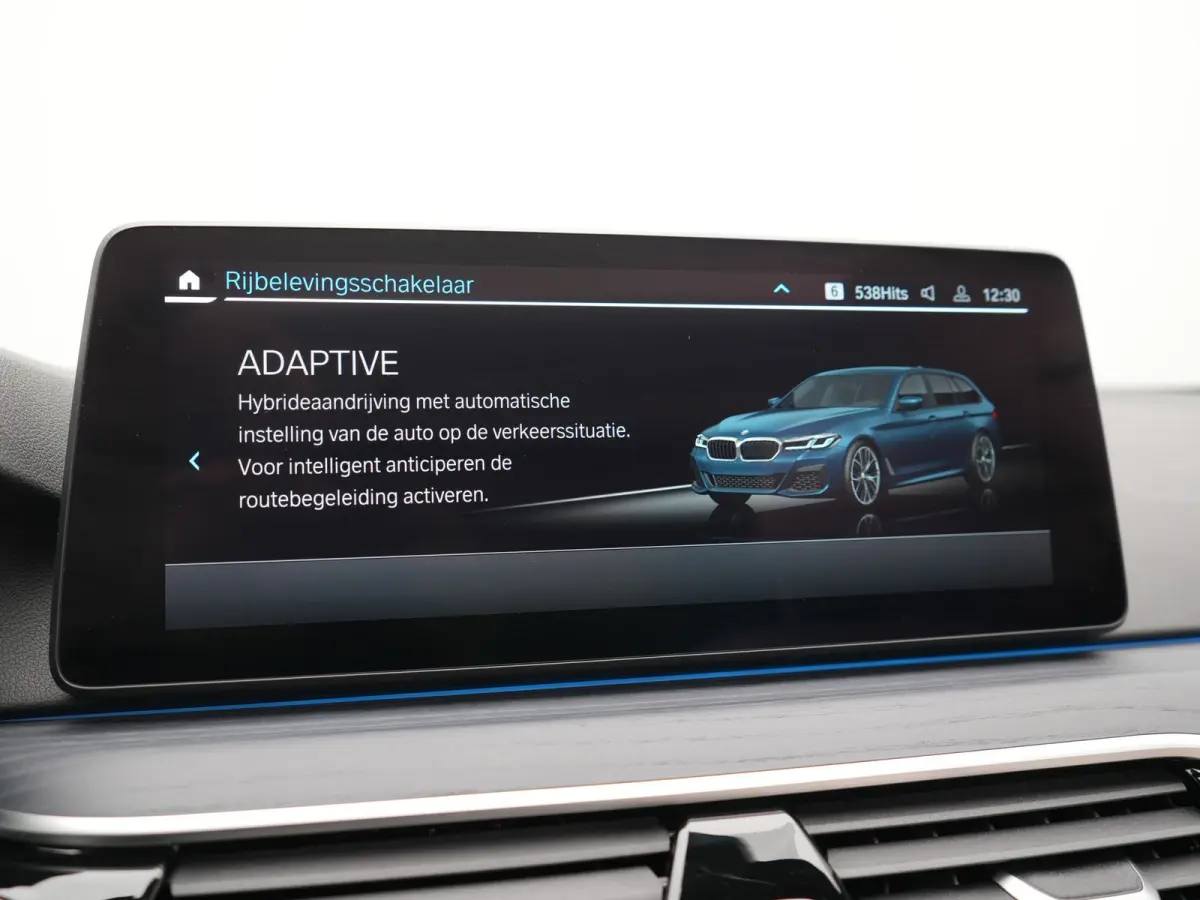 530e M Sport PHEV 293pk Dealer O.H. | Active Steering | Trekhaak Af Fabriek | Panodak | Head Up | Adaptive Cruise | Adaptief Onderstel | Camera | Laser LED | Lederen Comfortstoelen Memory & 
