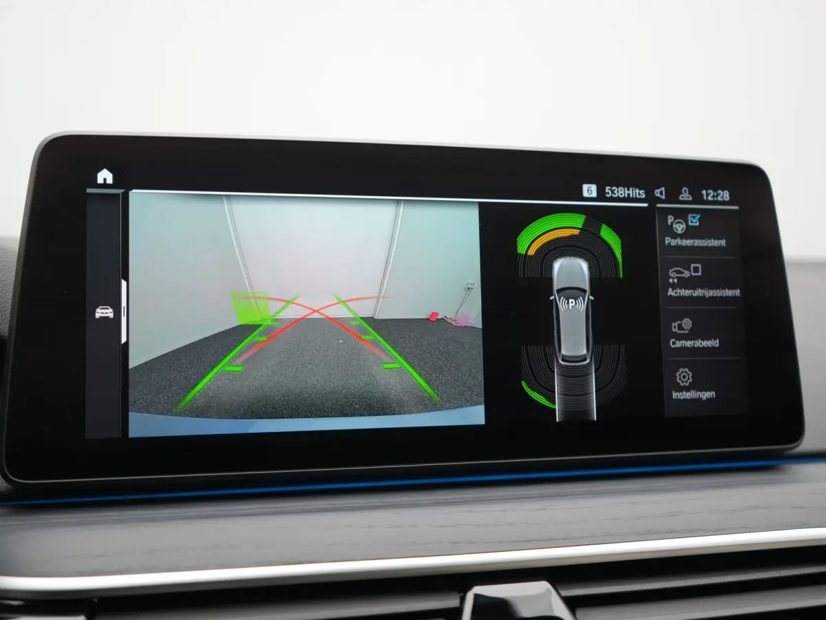 530e M Sport PHEV 293pk Dealer O.H. | Active Steering | Trekhaak Af Fabriek | Panodak | Head Up | Adaptive Cruise | Adaptief Onderstel | Camera | Laser LED | Lederen Comfortstoelen Memory & 