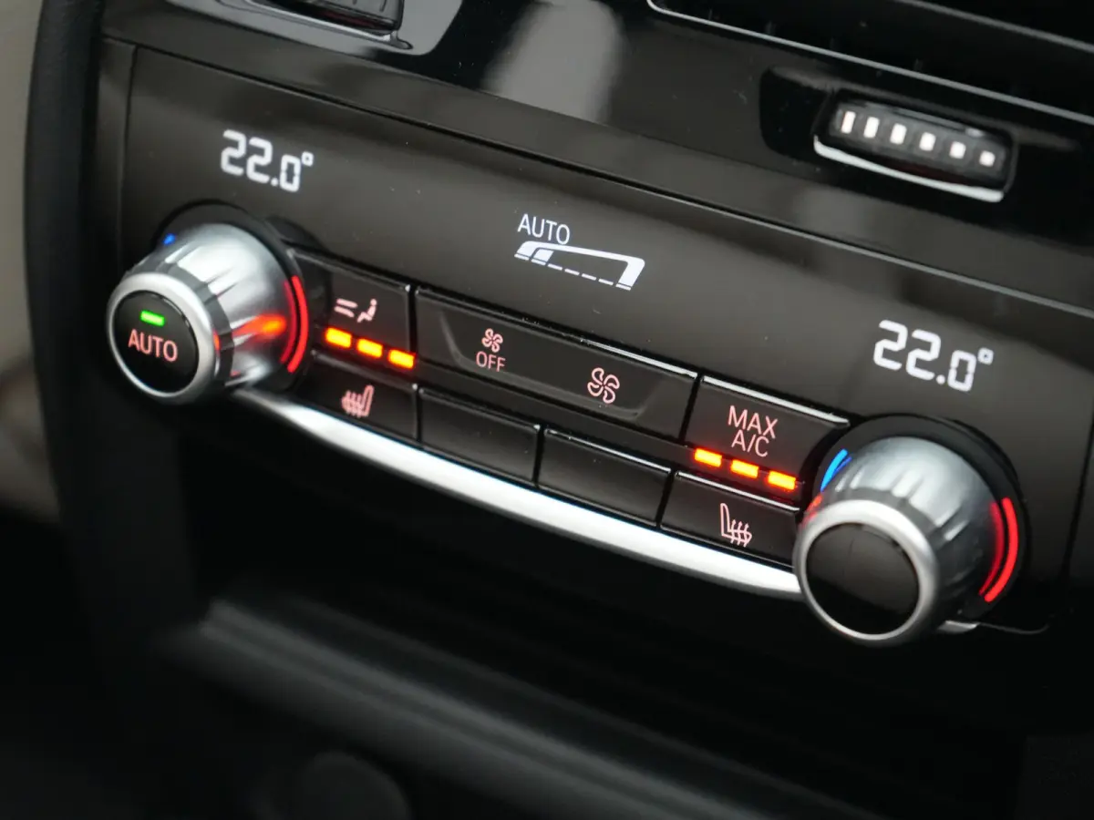 530e M Sport PHEV 293pk Dealer O.H. | Active Steering | Trekhaak Af Fabriek | Panodak | Head Up | Adaptive Cruise | Adaptief Onderstel | Camera | Laser LED | Lederen Comfortstoelen Memory & 