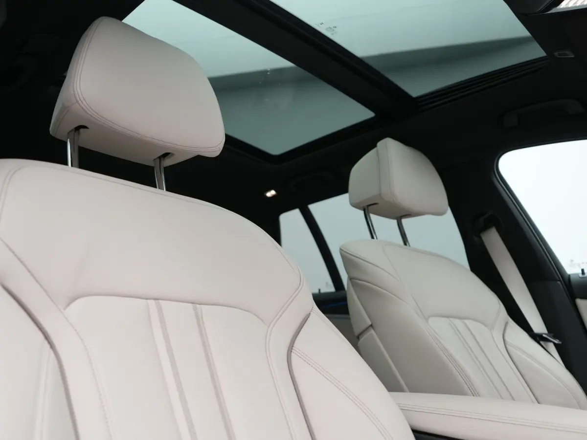 530e M Sport PHEV 293pk Dealer O.H. | Active Steering | Trekhaak Af Fabriek | Panodak | Head Up | Adaptive Cruise | Adaptief Onderstel | Camera | Laser LED | Lederen Comfortstoelen Memory & 