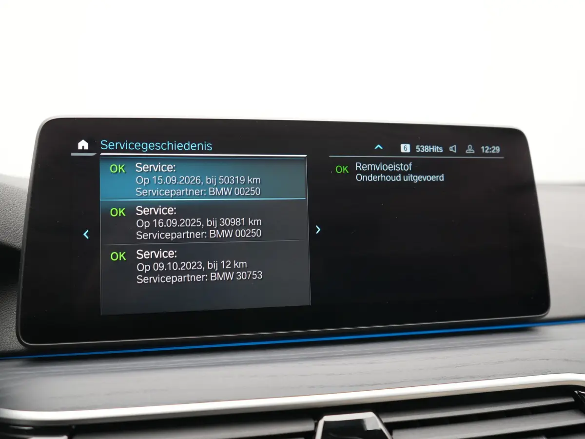 530e M Sport PHEV 293pk Dealer O.H. | Active Steering | Trekhaak Af Fabriek | Panodak | Head Up | Adaptive Cruise | Adaptief Onderstel | Camera | Laser LED | Lederen Comfortstoelen Memory & 