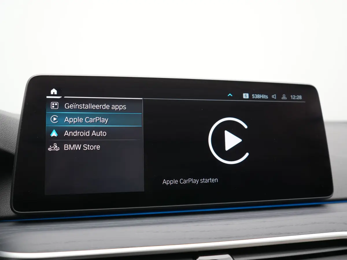 530e M Sport PHEV 293pk Dealer O.H. | Active Steering | Trekhaak Af Fabriek | Panodak | Head Up | Adaptive Cruise | Adaptief Onderstel | Camera | Laser LED | Lederen Comfortstoelen Memory & 
