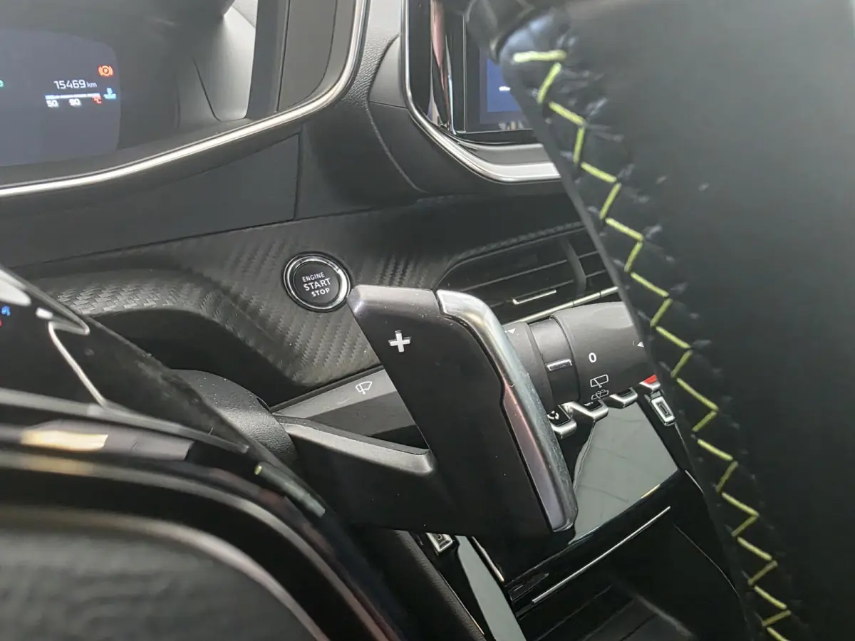 1.2 PureTech 130 GT | Alcantara | Pano | Elektrische stoelen | Verwarmbare stoelen