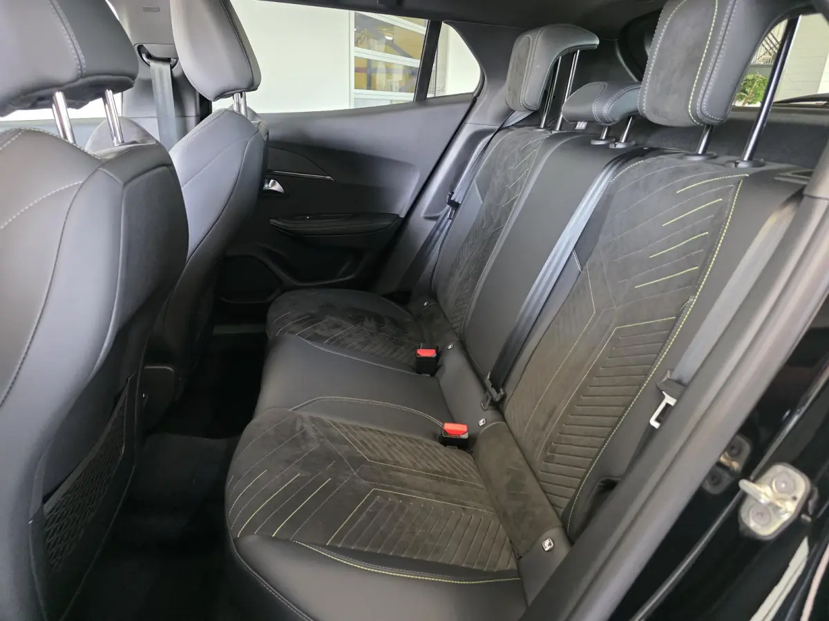 1.2 PureTech 130 GT | Alcantara | Pano | Elektrische stoelen | Verwarmbare stoelen