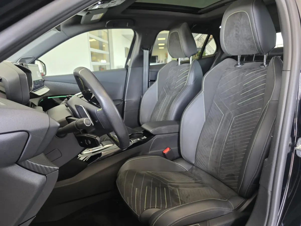 1.2 PureTech 130 GT | Alcantara | Pano | Elektrische stoelen | Verwarmbare stoelen