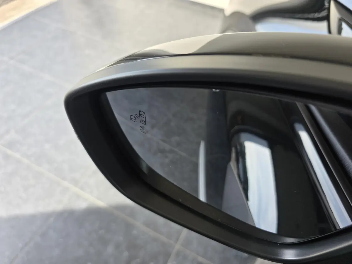 1.2 PureTech 130 GT | Alcantara | Pano | Elektrische stoelen | Verwarmbare stoelen