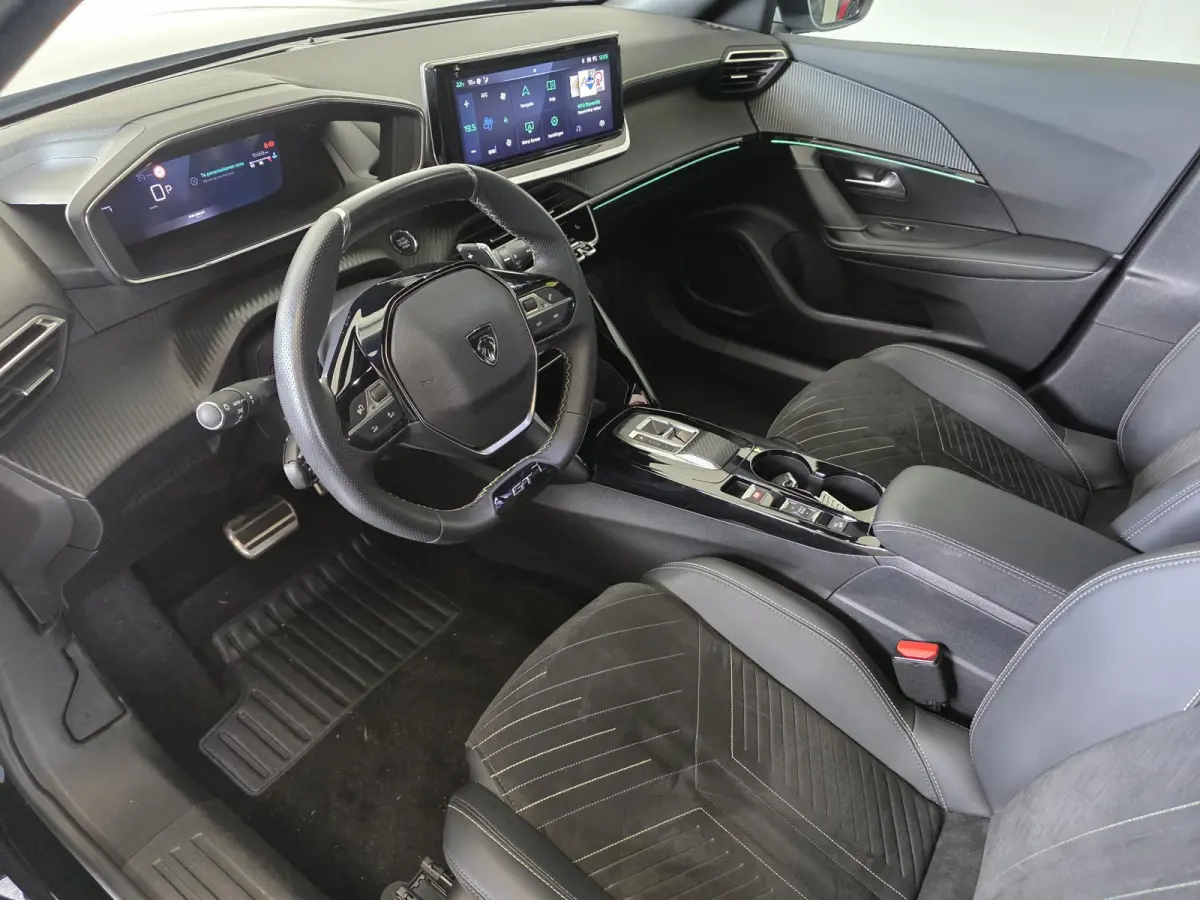 1.2 PureTech 130 GT | Alcantara | Pano | Elektrische stoelen | Verwarmbare stoelen