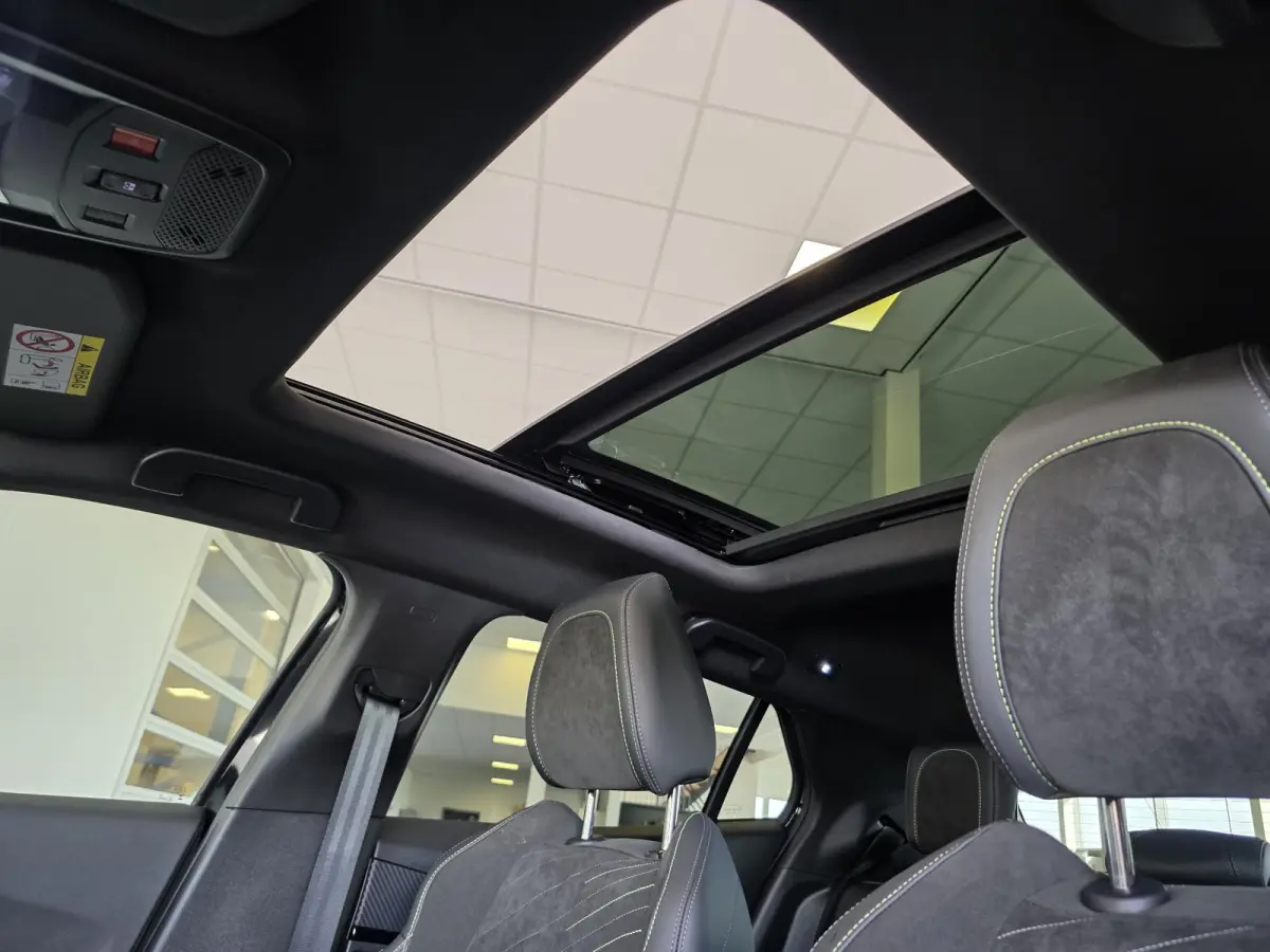 1.2 PureTech 130 GT | Alcantara | Pano | Elektrische stoelen | Verwarmbare stoelen