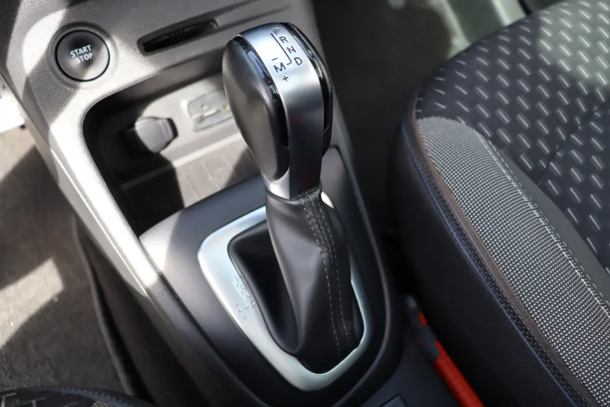 1.3 TCe Version S, Automaat, **Voorzien Van Nieuwe Motor**Climate, Cruise, Camera A, Dealer Onderhouden, PDC V+A, Pano, Navi, Prijs Is Rijklaar Inclusief 6 Maanden Garantie