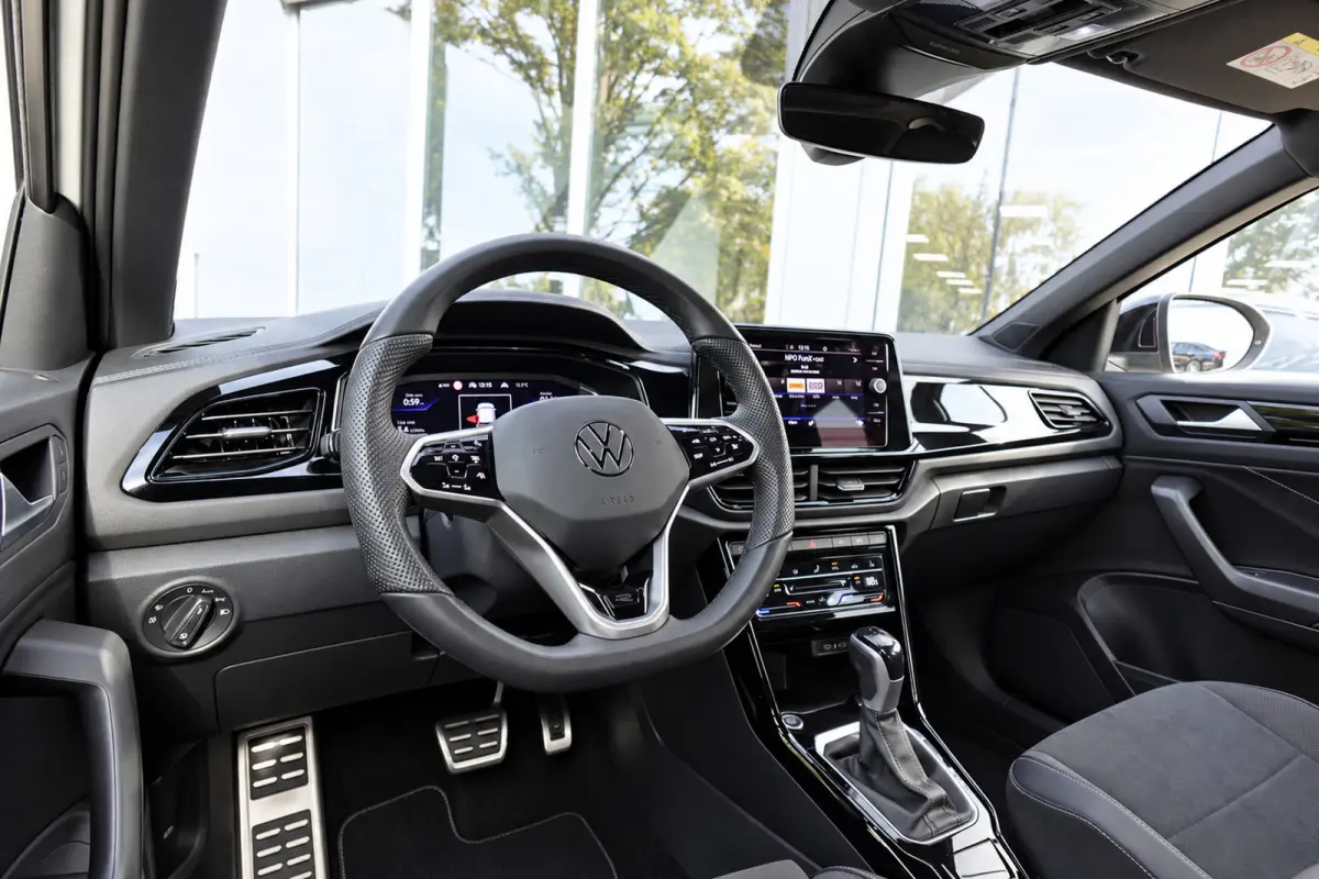 1.5 TSI R-Line PANO IQ.LIGHT KEYLESS VOL