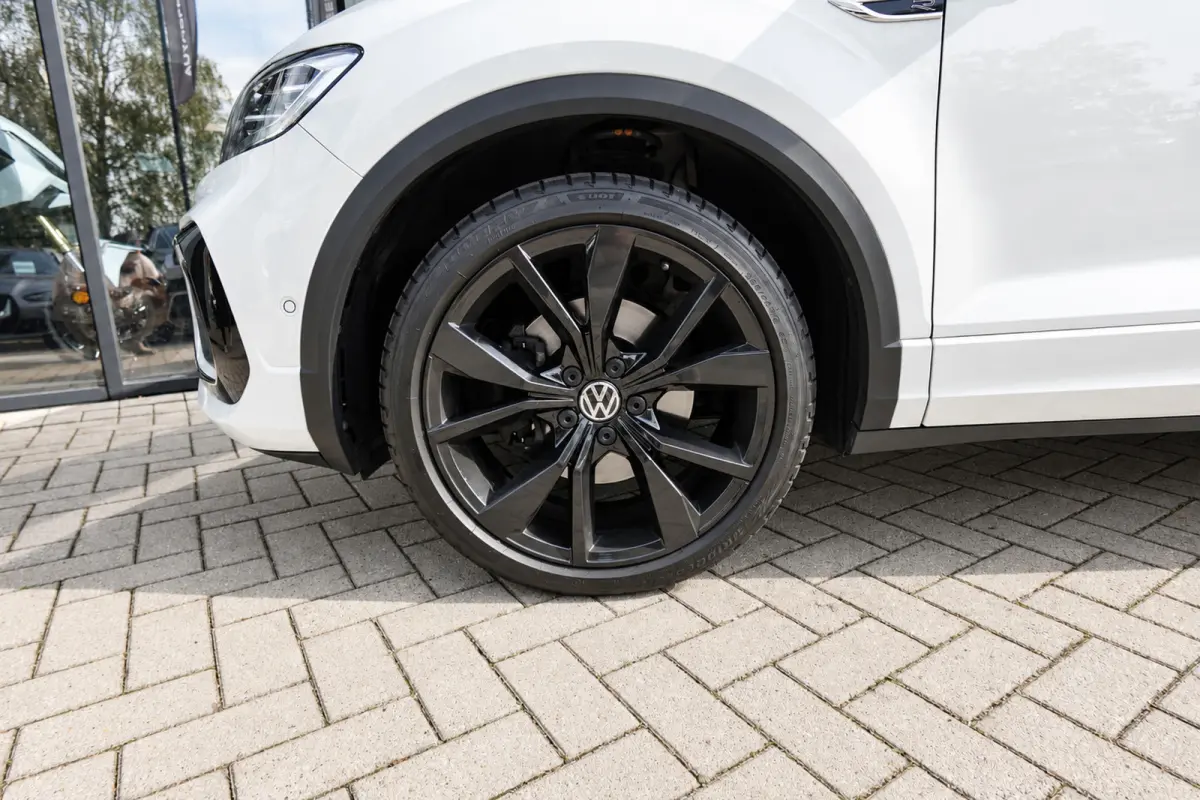 1.5 TSI R-Line PANO IQ.LIGHT KEYLESS VOL