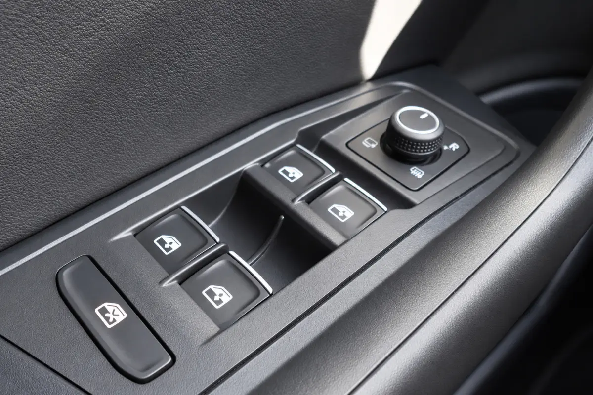 1.5 TSI R-Line PANO IQ.LIGHT KEYLESS VOL