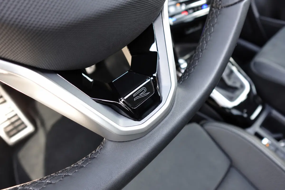 1.5 TSI R-Line PANO IQ.LIGHT KEYLESS VOL