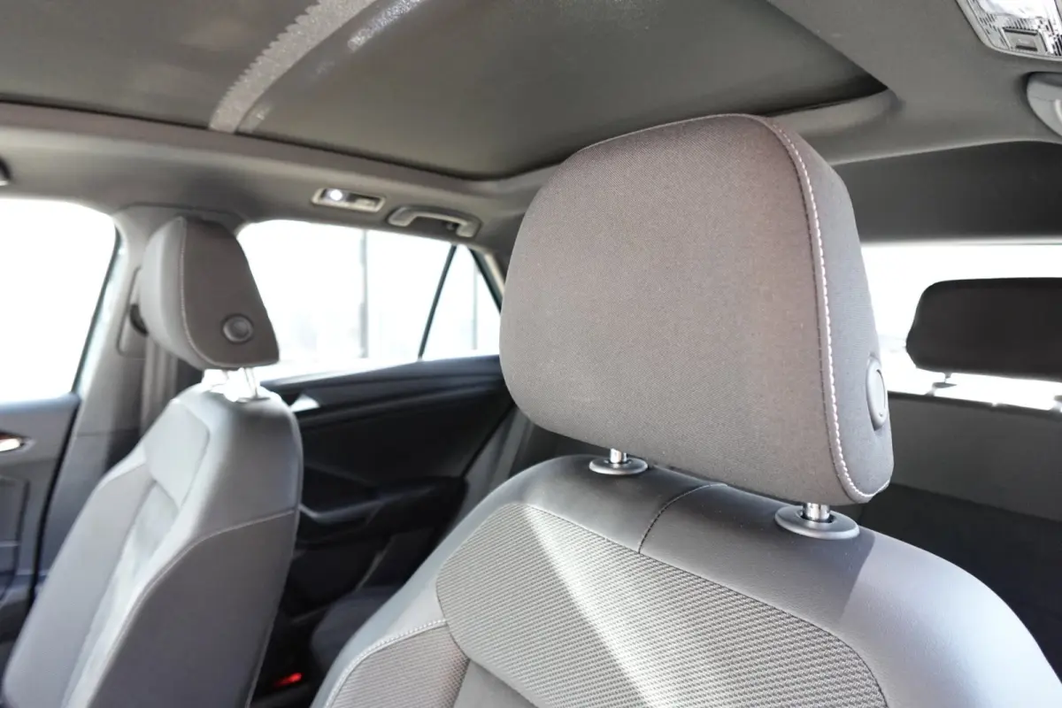 1.5 TSI R-Line PANO IQ.LIGHT KEYLESS VOL