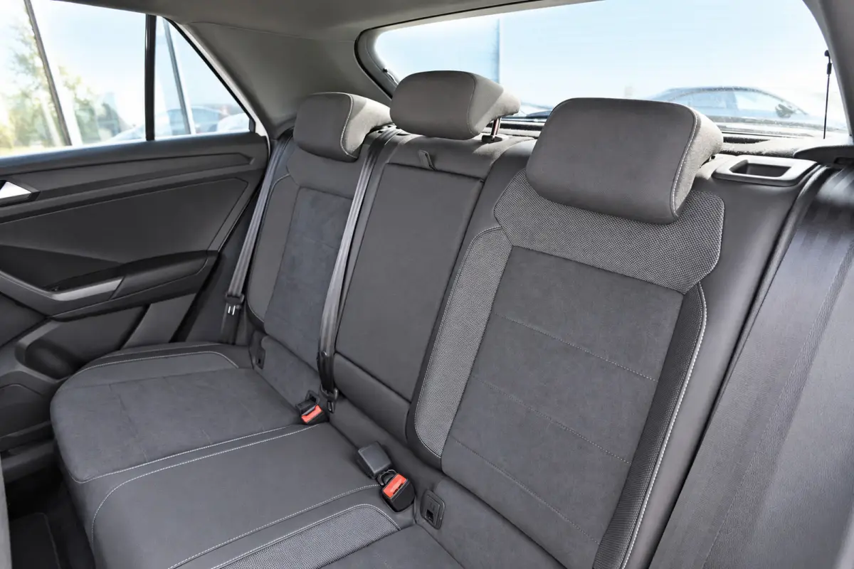 1.5 TSI R-Line PANO IQ.LIGHT KEYLESS VOL