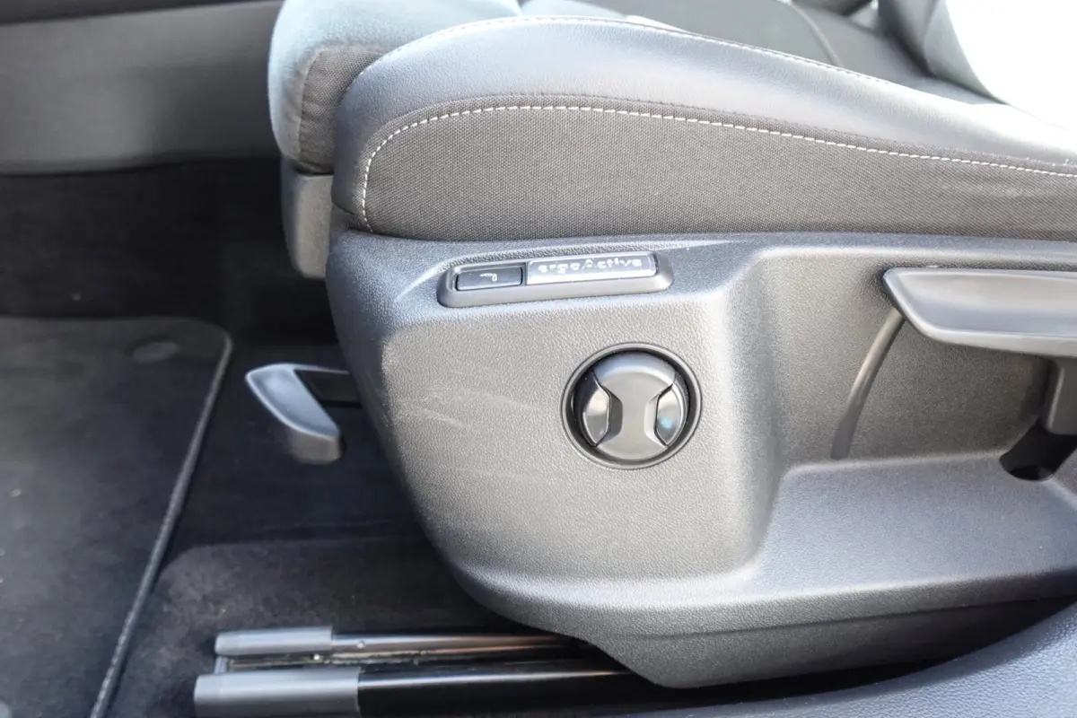 1.5 TSI R-Line PANO IQ.LIGHT KEYLESS VOL
