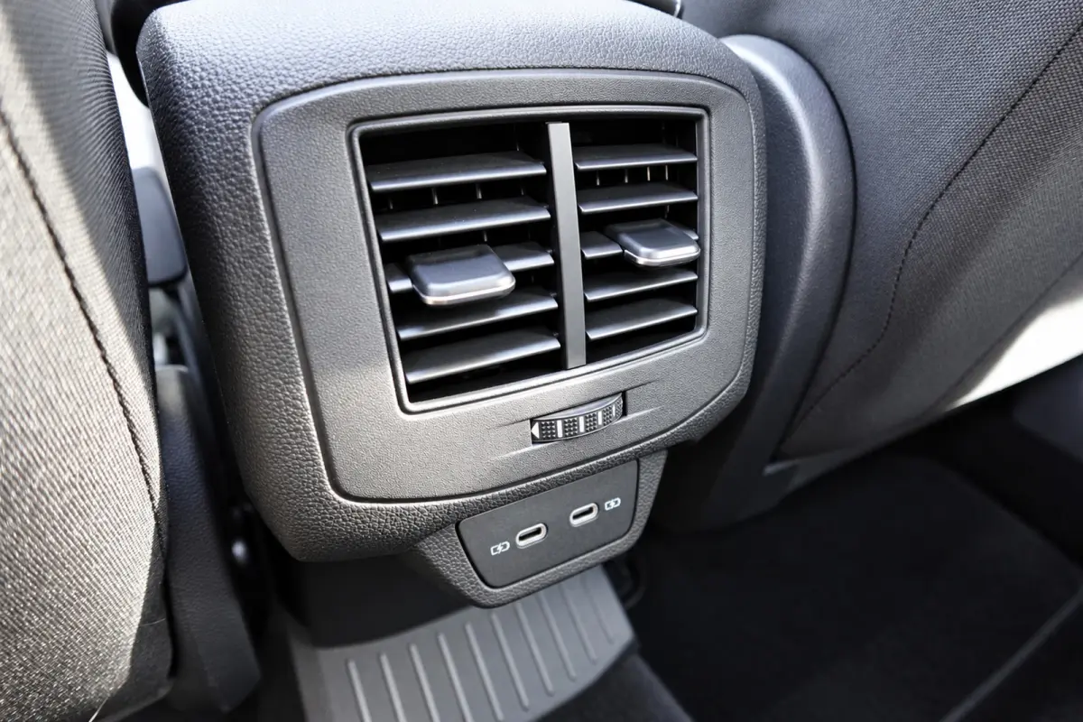 1.5 TSI R-Line PANO IQ.LIGHT KEYLESS VOL