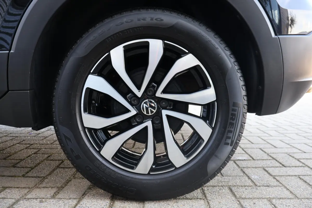 1.0 TSI Go 1e Eigenaar | Volledig Onderh | BTW | Stoelverwarming | Navi | Carplay | ACC | LED | DAB | PDC