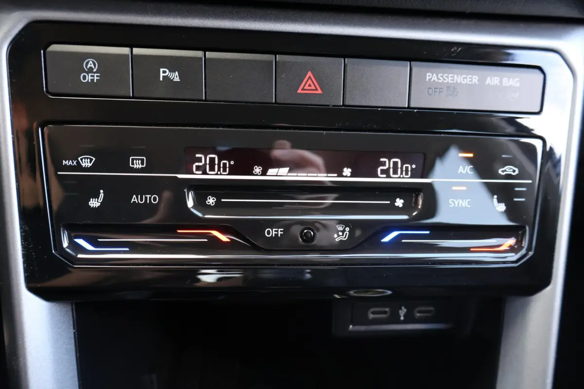 1.0 TSI Go 1e Eigenaar | Volledig Onderh | BTW | Stoelverwarming | Navi | Carplay | ACC | LED | DAB | PDC