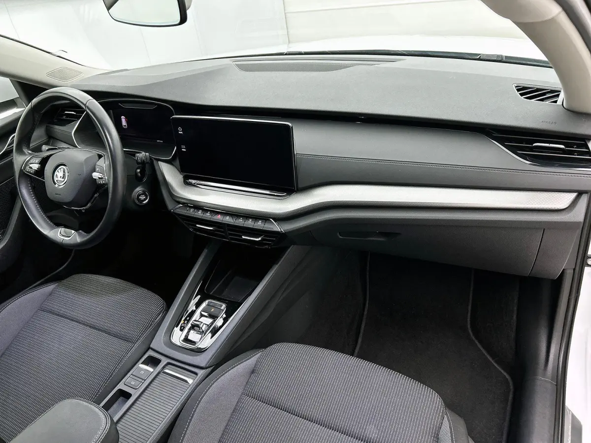 1.4 TSI iV PHEV Business Edition CARPLAY & NAVI | AD-CRUISE | VIRTUAL