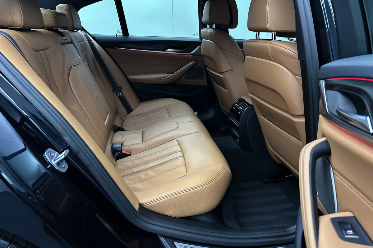 530e Business Edition Plus | M-sport | Lederen bekleding | Stoelverwarming