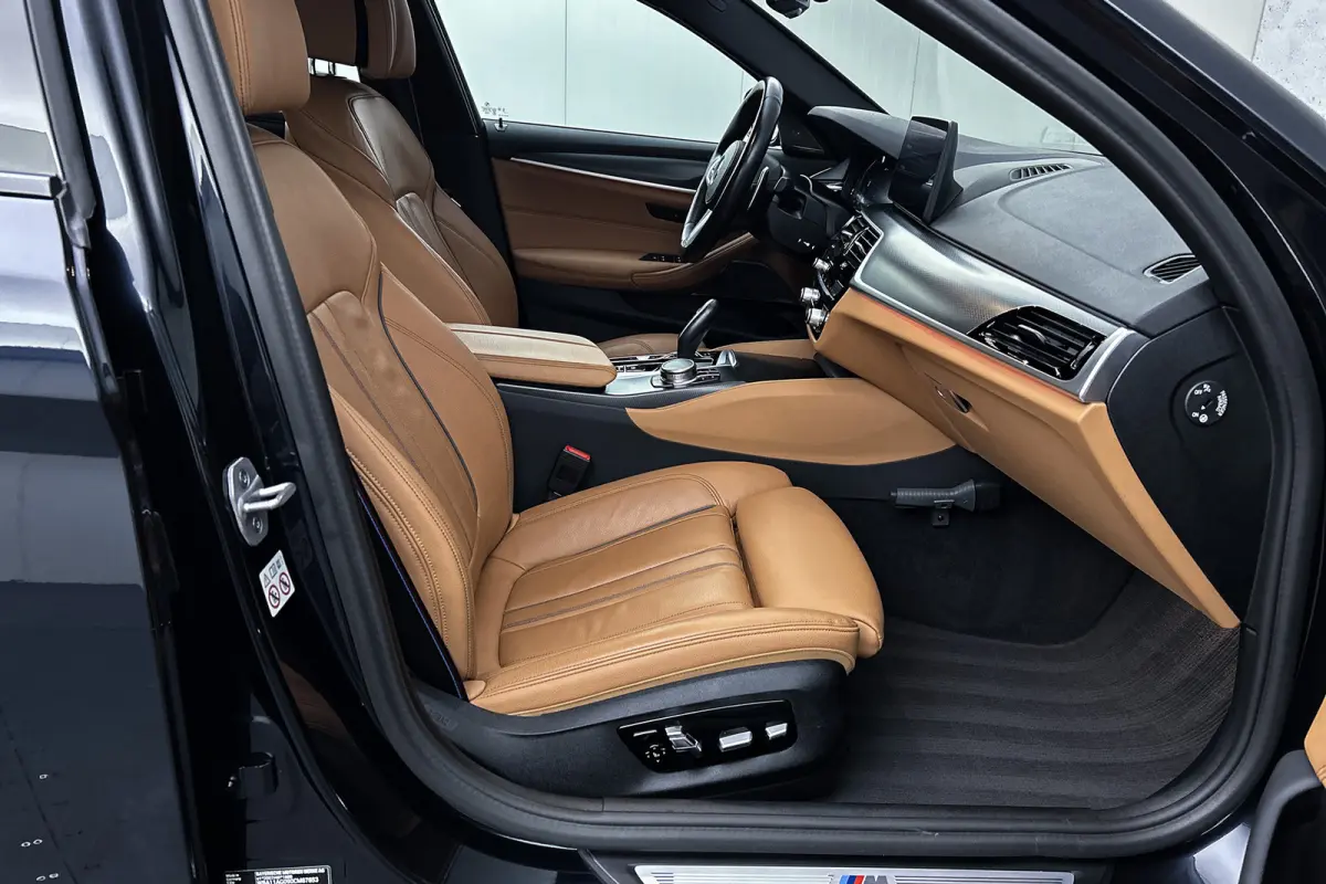 530e Business Edition Plus | M-sport | Lederen bekleding | Stoelverwarming