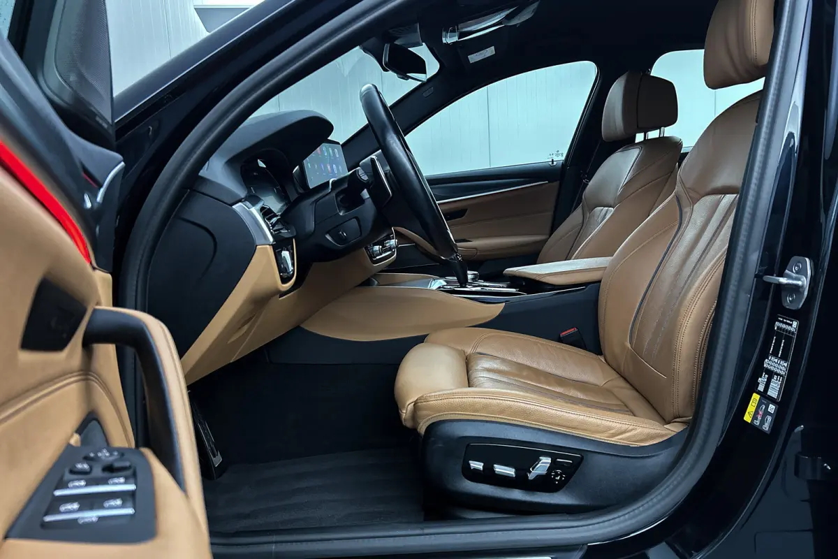 530e Business Edition Plus | M-sport | Lederen bekleding | Stoelverwarming