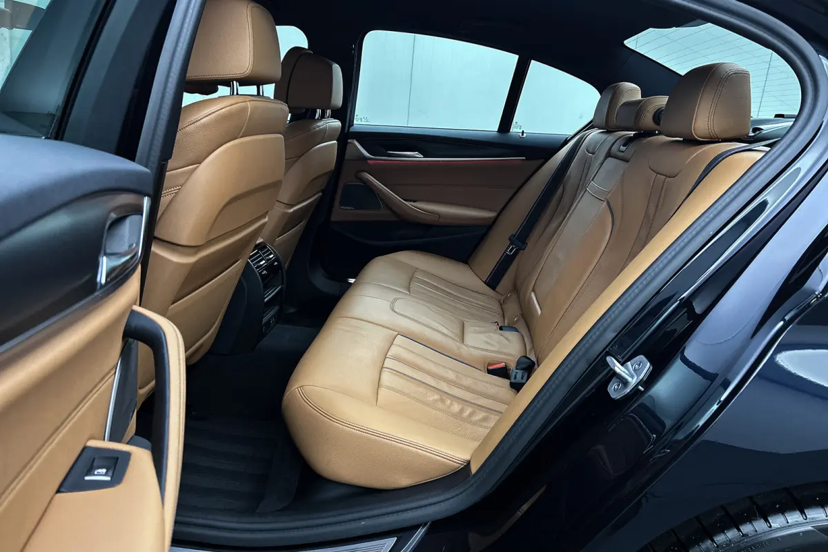 530e Business Edition Plus | M-sport | Lederen bekleding | Stoelverwarming
