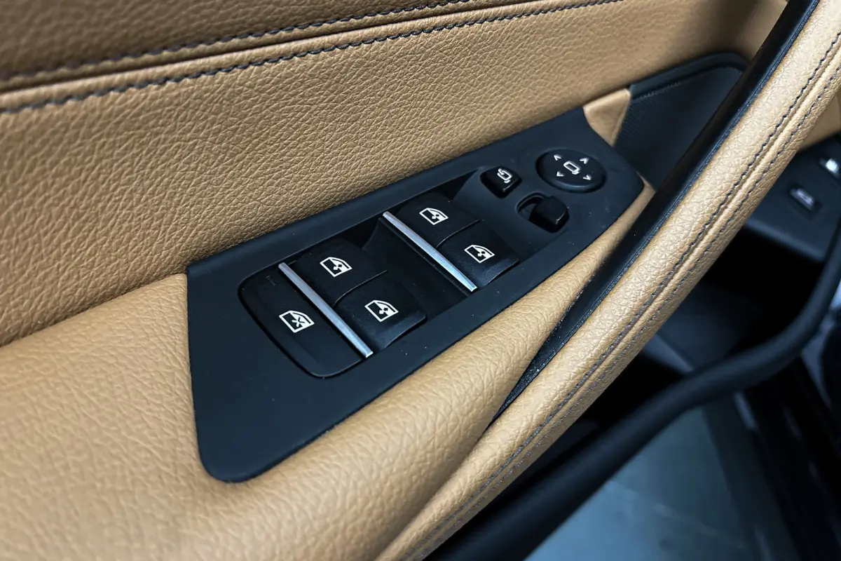 530e Business Edition Plus | M-sport | Lederen bekleding | Stoelverwarming