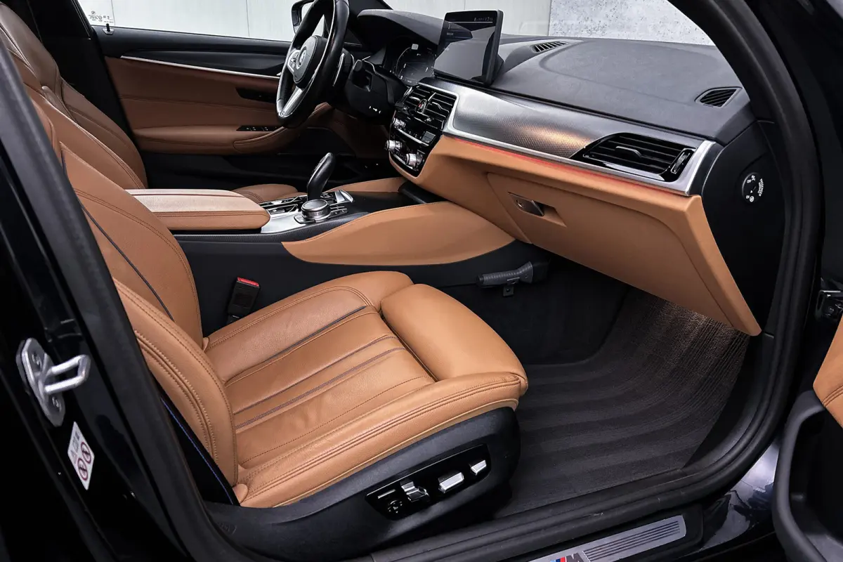 530e Business Edition Plus | M-sport | Lederen bekleding | Stoelverwarming