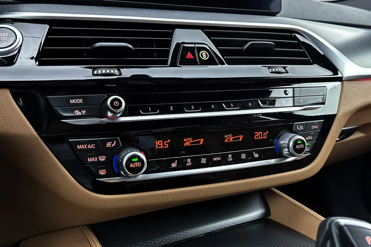 530e Business Edition Plus | M-sport | Lederen bekleding | Stoelverwarming