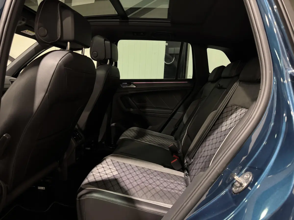 1.4 TSI eHybrid R-Line | panorama | navi | led | carplay |