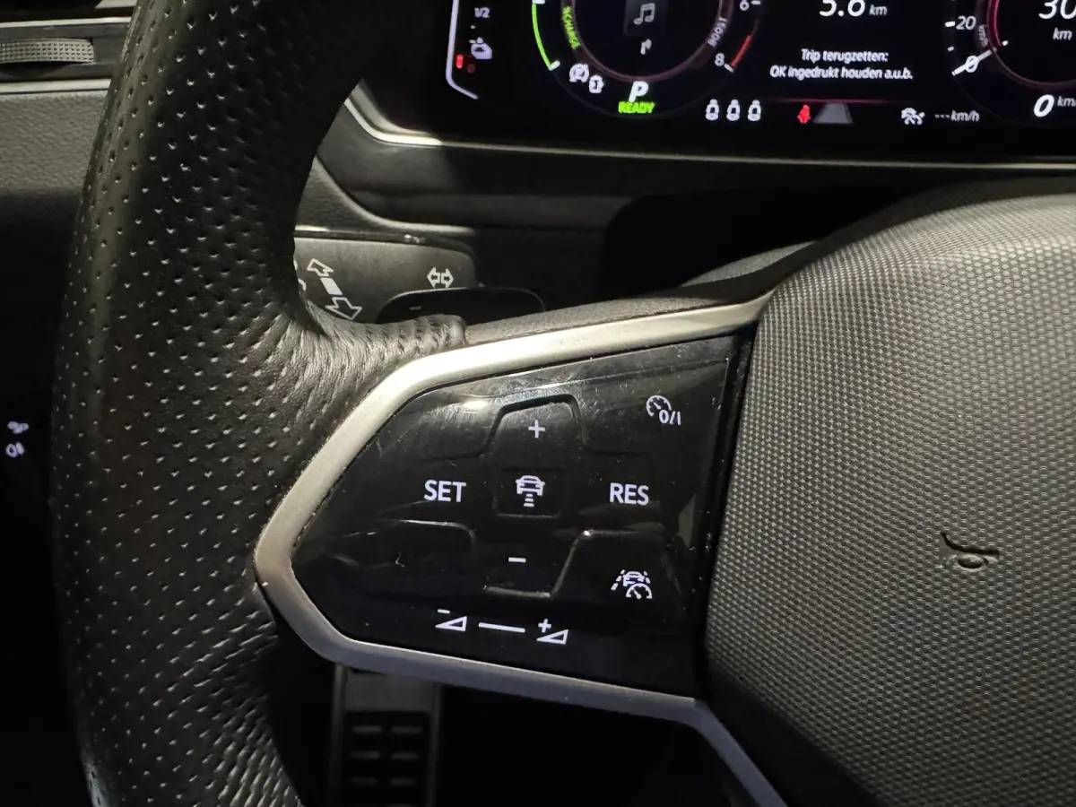 1.4 TSI eHybrid R-Line | panorama | navi | led | carplay |