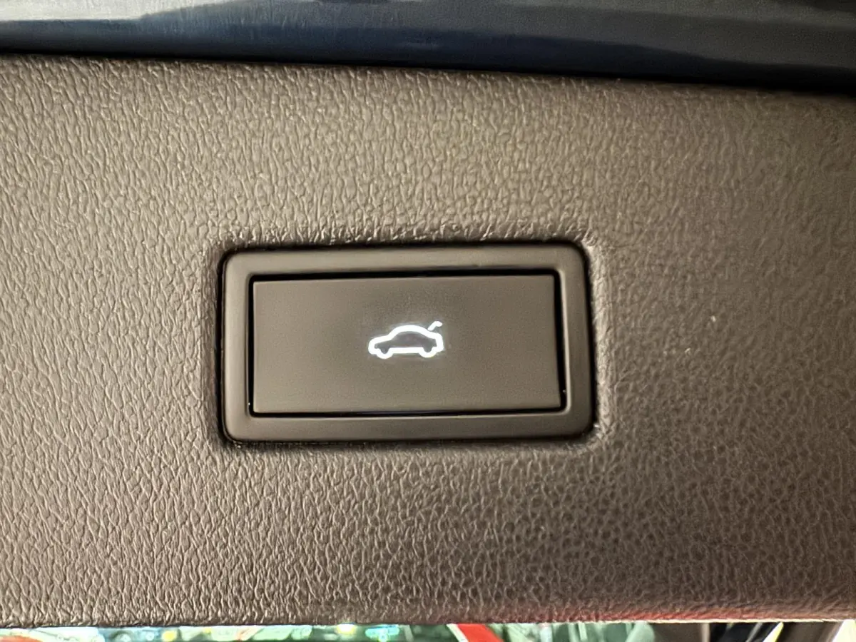 1.4 TSI eHybrid R-Line | panorama | navi | led | carplay |