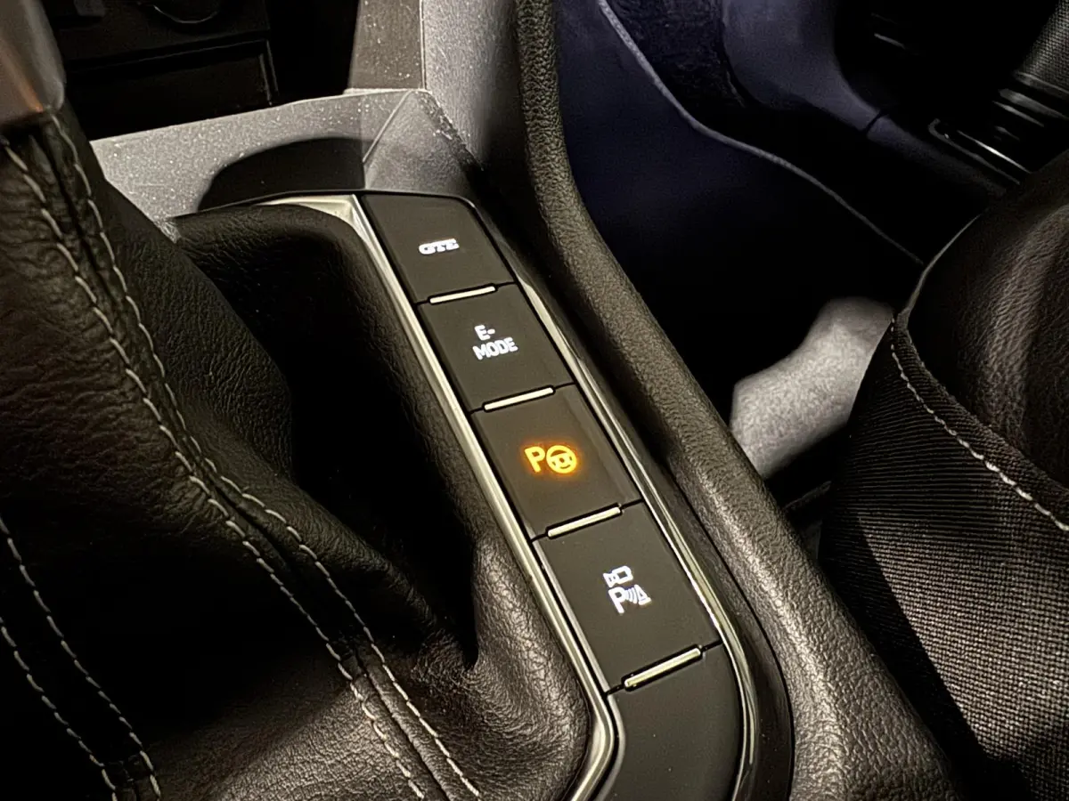 1.4 TSI eHybrid R-Line | panorama | navi | led | carplay |