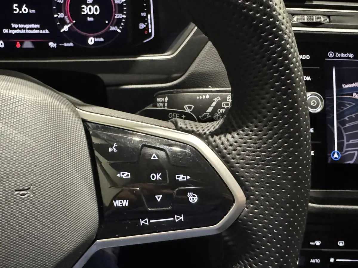 1.4 TSI eHybrid R-Line | panorama | navi | led | carplay |