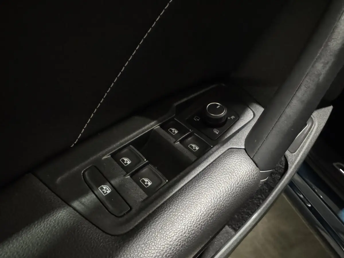 1.4 TSI eHybrid R-Line | panorama | navi | led | carplay |